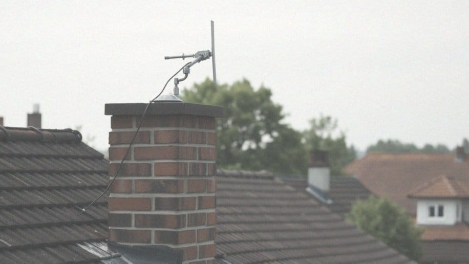 Jak ustawić antenę, aby poprawić odbiór sygnału?