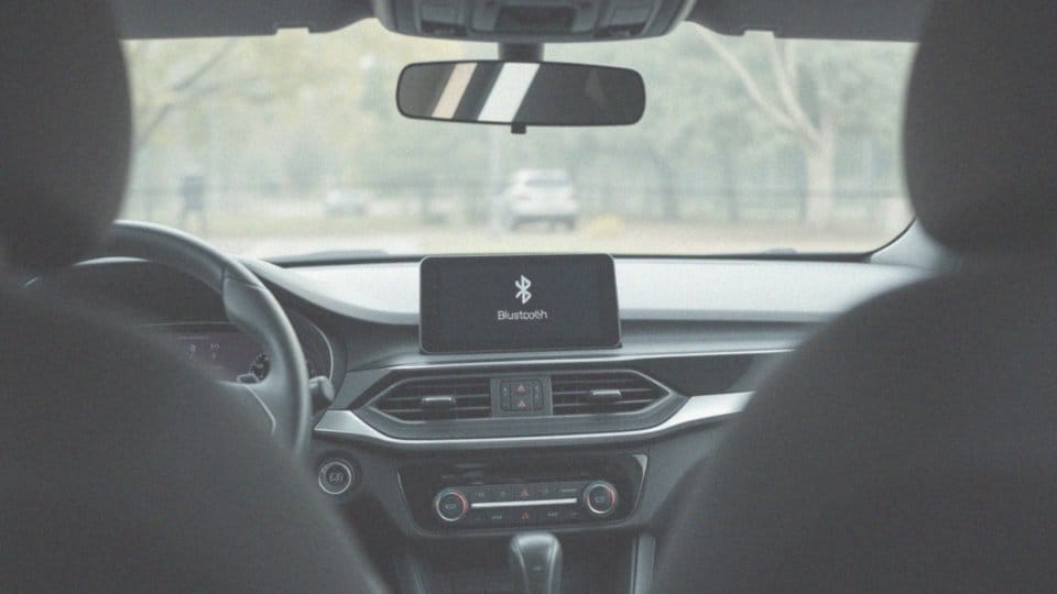 Jak połączyć się z autem przez Bluetooth? Praktyczny przewodnik